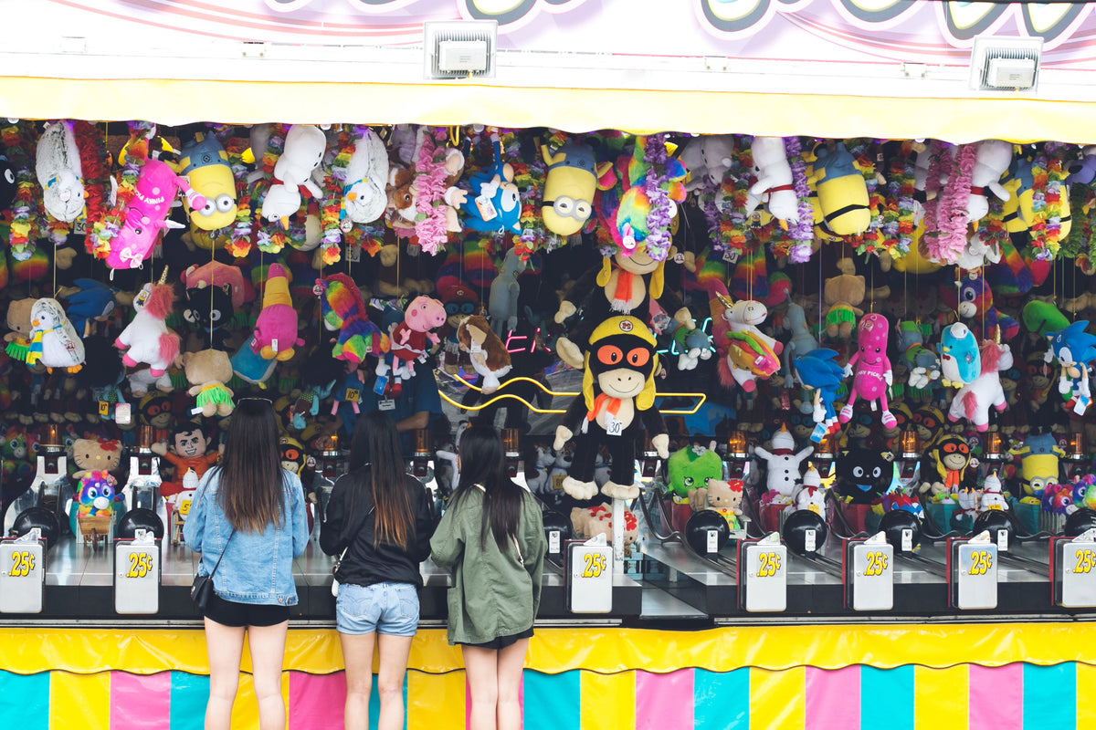 carnival-game-with-hanging-prizes
