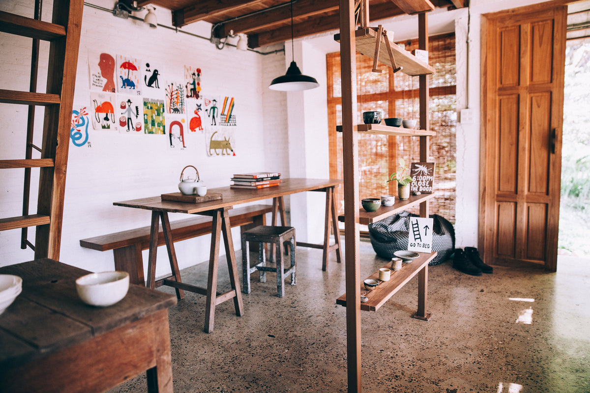 minimalist-room-with-modern-art