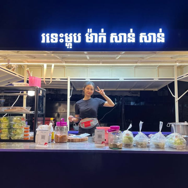 Mak San San food cart