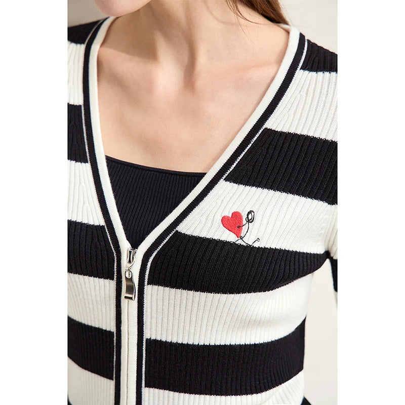 អាវក្រៅ Amii Minimalism Cardigans សម្រាប់នារី រដូវស្លឹកឈើជ្រុះ ឆ្នាំ២០២៥ ថ្មី ក V ប៉ាក់ដោយខ្សែរ៉ូត អាវក្រៅស្តើងសម្រាប់នារី 12413002