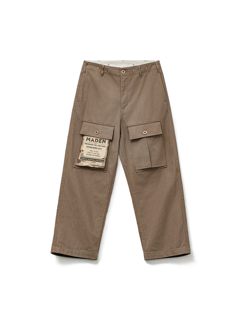 ខោ Maden Vintage M43 រចនាឡើងដោយពណ៌ Khaki Herringbone ត្បាញពីកប្បាស 100% មានហោប៉ៅច្រើន ស្រួលស្លៀក ស្អាត សមឥតខ្ចោះ សម្រាប់ធ្វើដំណើរ រដូវស្លឹកឈើជ្រុះ