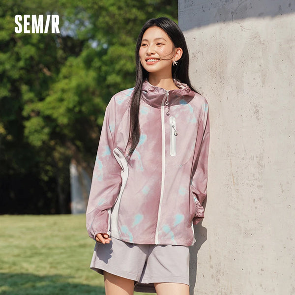 អាវក្រៅ Semir សម្រាប់នារីៗពាក់ការពារកាំរស្មីយូវី ឆ្នាំ២០២៦ មានក្រណាត់បោះពុម្ពលើអាវក្រៅ មានខ្យល់ចេញចូលបានល្អ ម៉ូដសាមញ្ញ ទន់
