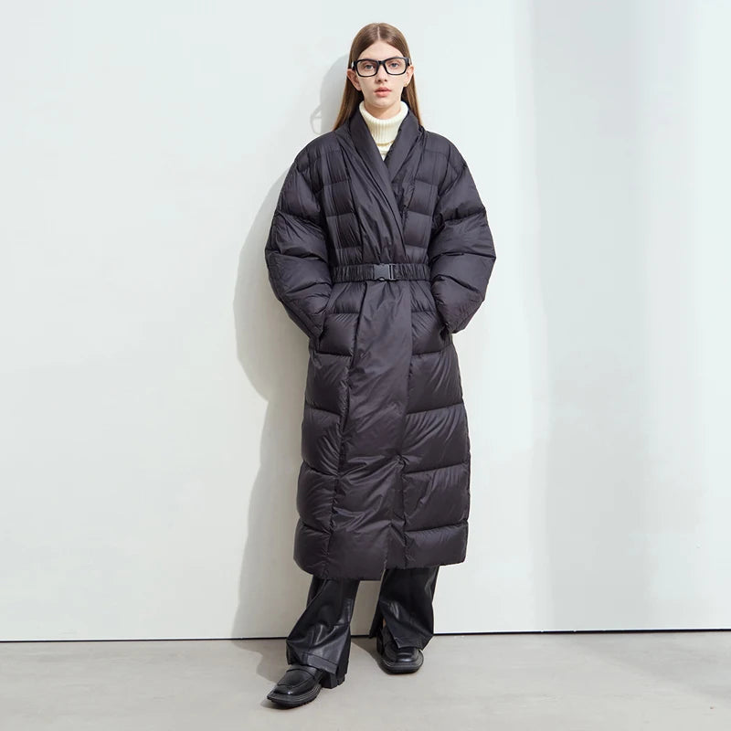 អាវធំ Amii Long Down Coats 2025 ថ្មីក្តៅជាមួយខ្សែក្រវ៉ាត់ Down Jacket អាវក្រៅរដូវរងារបស់ស្ត្រី V-Neck ដៃវែងក្រាស់ 12424002