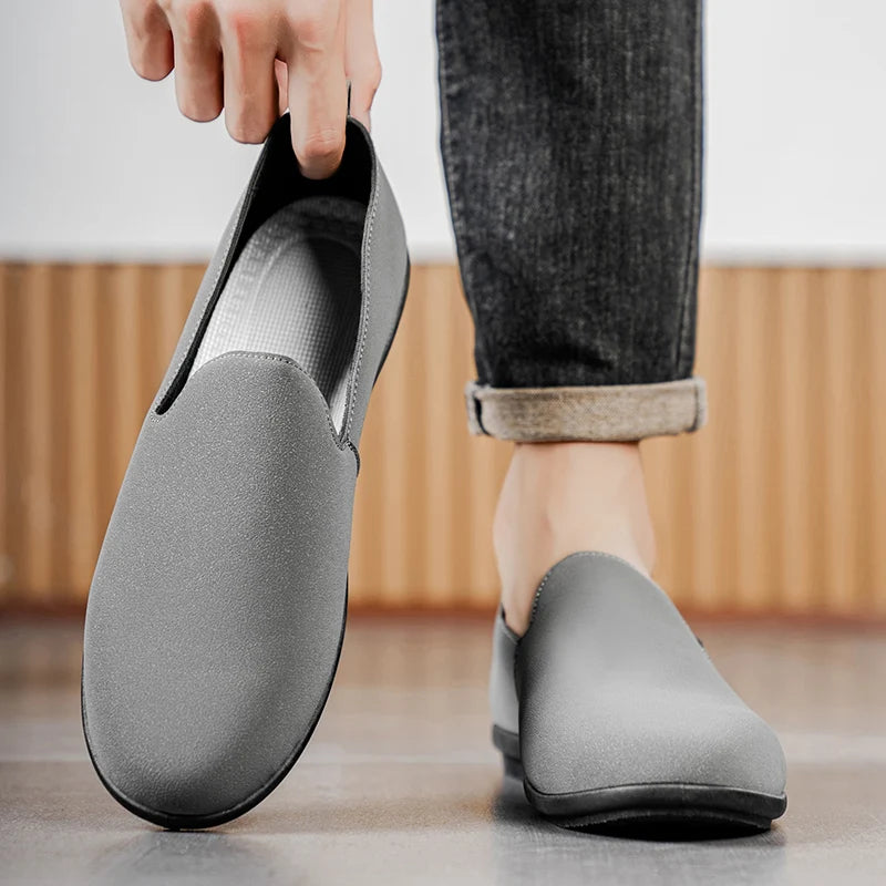 Men's Plus-Size Fashion Versatile Casual Shoes Breathable Soft Sole Four Seasons Non-Slip Comfort Outdoor Driving Leather Shoes