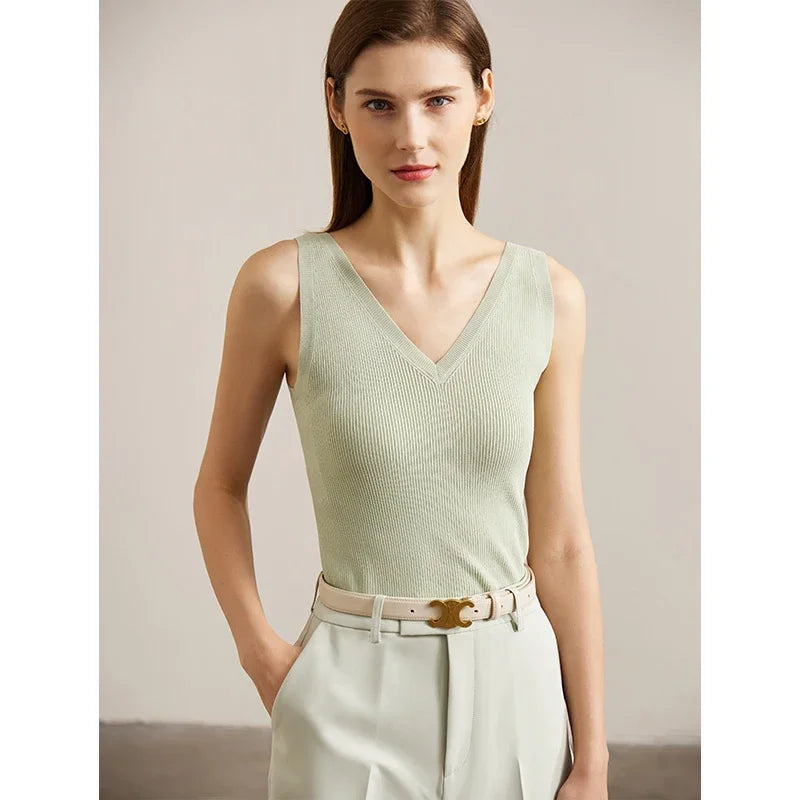 អាវកាក់ AMII Minimalism Tank Top សម្រាប់ស្ត្រី រដូវក្តៅ ឆ្នាំ២០២៦ អាវកាក់ក V ថ្មី ដែលអាចប្រើប្រាស់បានច្រើនយ៉ាង ពណ៌ខ្មៅ សម្លៀកបំពាក់ស្ត្រី 72341028