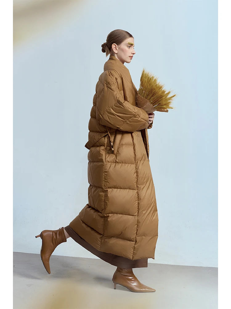 អាវធំ Amii Long Down Coats 2025 ថ្មីក្តៅជាមួយខ្សែក្រវ៉ាត់ Down Jacket អាវក្រៅរដូវរងារបស់ស្ត្រី V-Neck ដៃវែងក្រាស់ 12424002