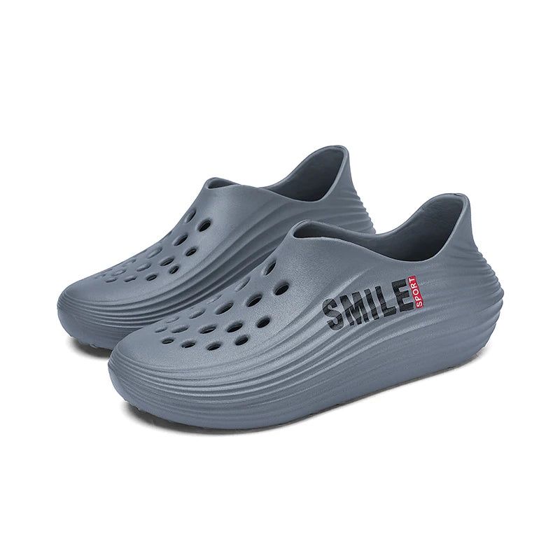 Lightweight Beach Rubber Sandals Men Clogs Garden Shoes Cover Toes Sandals Summer Shoes Soft Comfortable