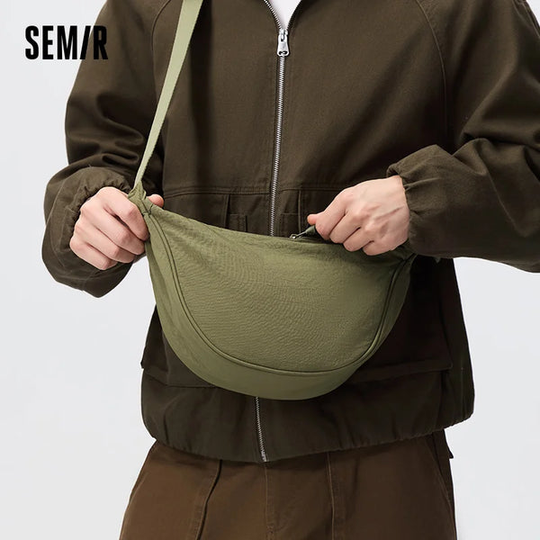 កាបូបស្ពាយបុរស Semir រាងនំប៉ាវស្រាល ធ្វើពីនីឡុង ងាយស្រួលយកតាមខ្លួន ងាយស្រួលពាក់ប្រចាំថ្ងៃ 2026