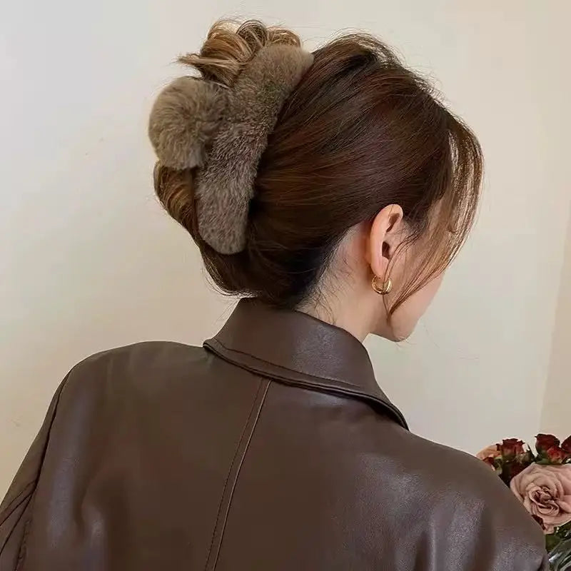 1/2Pcs Large Fluffy Hair Claw Clip, Women Elegant Plush Shark Clip, Autumn Winter Fuzzy Hair Grab for Daily Hair Styling