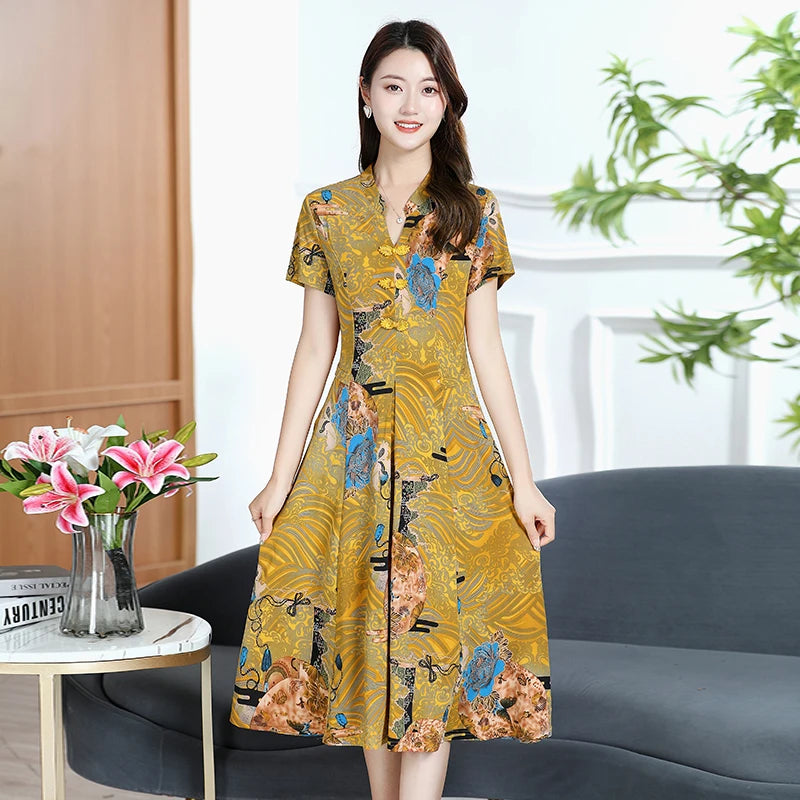 រ៉ូប Cheongsam បែបចិនបុរាណសម្រាប់នារី ដៃខ្លី ក V រាងដូចខ្សែក្រវាត់ រចនាផ្កា សម្រាប់នារីៗ