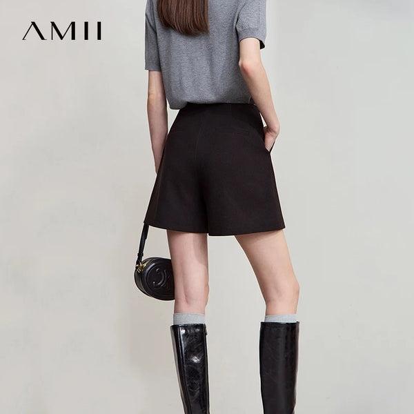 AMII 2025 ខោខ្លីសម្រាប់រដូវស្លឹកឈើជ្រុះសម្រាប់នារីៗ រលុង ជើងធំទូលាយ សាមញ្ញ និងឆើតឆាយ សម្រាប់នារីការិយាល័យ 12523083