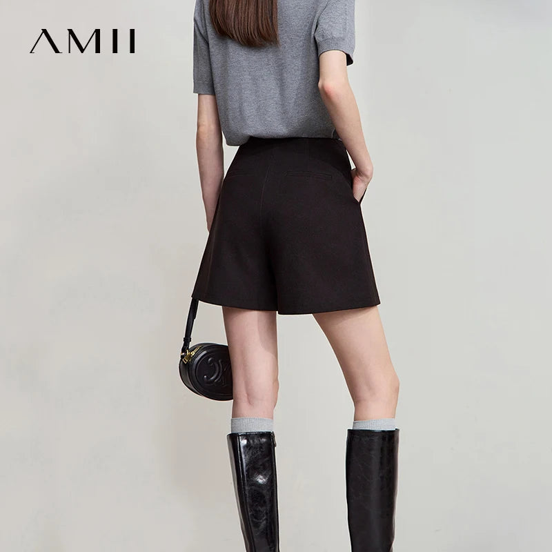 AMII 2025 ខោខ្លីសម្រាប់រដូវស្លឹកឈើជ្រុះសម្រាប់នារីៗ រលុង ជើងធំទូលាយ សាមញ្ញ និងឆើតឆាយ សម្រាប់នារីការិយាល័យ 12523083