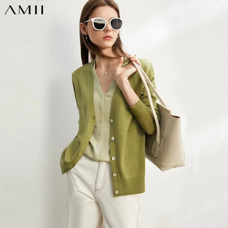 អាវយឺត Amii Minimalism រដូវស្លឹកឈើជ្រុះឆ្នាំ ២០២៦ អាវកាឌីហ្គែននារីទាន់សម័យ ក V ដៃវែង អាវស្តើង អាវយឺតរលុង 12120327