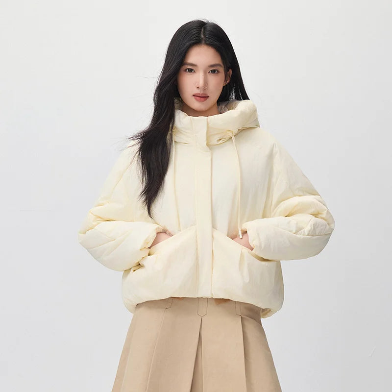 អាវក្រៅ Semir សម្រាប់នារី មានក្រណាត់ មានហ៊ូដ រាងប៉េងប៉ោង រលុង ស្ទីលតិចតួចបំផុត ឆ្នាំ២០២៦ ស្ទីលស្លៀកពាក់ប្រចាំថ្ងៃរដូវរងាថ្មី ស្ទីលធម្មតាសម្រាប់ទីក្រុង