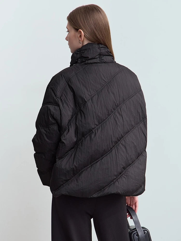 អាវក្រៅ AMII បែប Minimalist Streetwear សម្រាប់ស្ត្រីឆ្នាំ ២០២៥ រដូវរងាធម្មតា កអាវឈរ ផ្នត់ ប៉ាក់អក្សរ អាវធំស្ត្រី 12444042