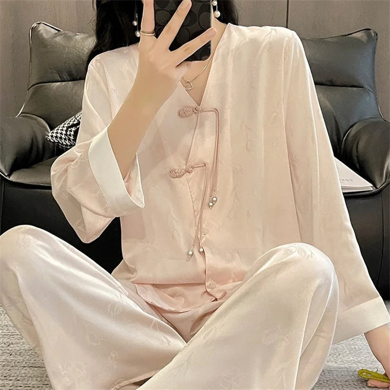 ឈុតគេង Pijama Feminino ម៉ូដថ្មី ឈុតគេងសូត្រ Satin រចនាប័ទ្មបុរាណ សម្លៀកបំពាក់ផ្ទះ រដូវស្លឹកឈើជ្រុះ រដូវរងា ឈុតគេងសម្រាប់ស្ត្រី ស្លៀកគេង