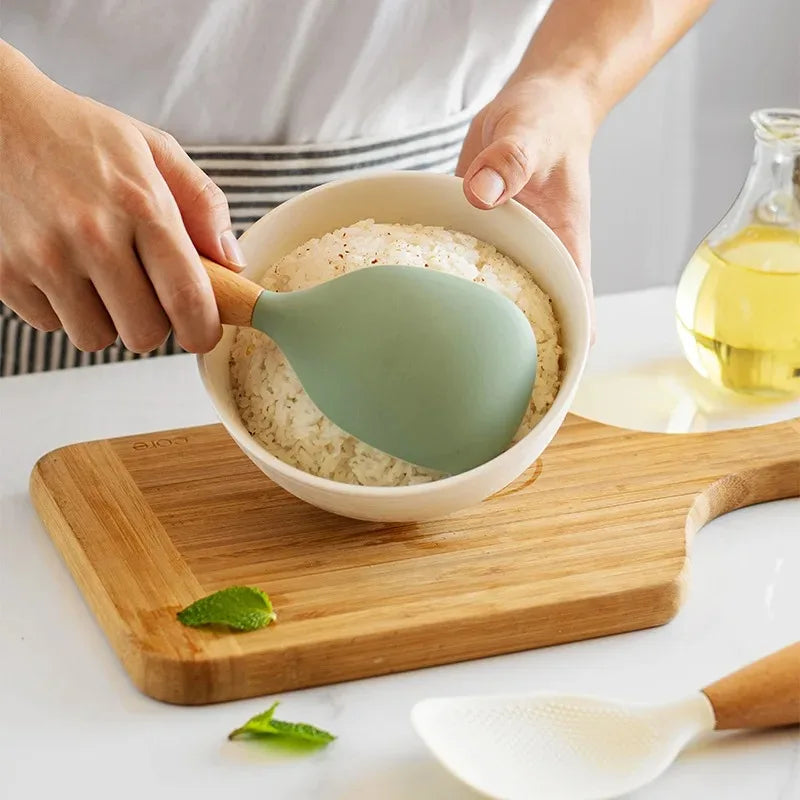 Vertical Silicone Rice Spoon with High Temperature Resistant Wooden Handle and Non-stick Rice Spoon Cute Kitchen Accessory