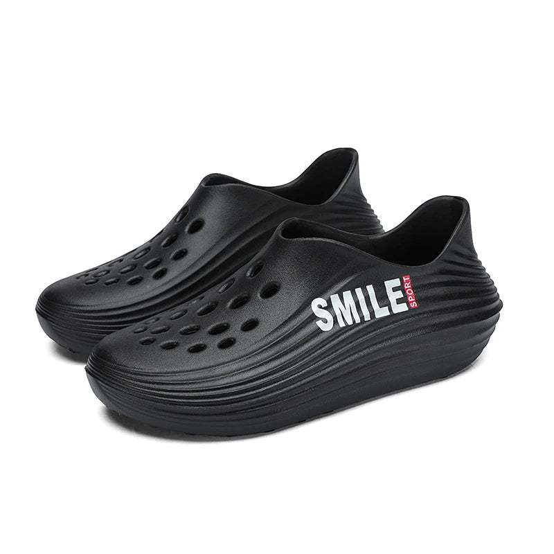 Lightweight Beach Rubber Sandals Men Clogs Garden Shoes Cover Toes Sandals Summer Shoes Soft Comfortable