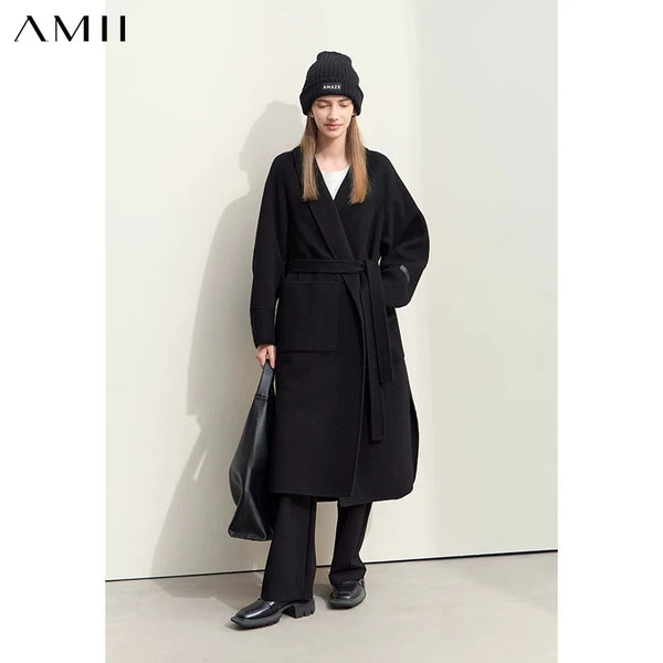 អាវរោមចៀម Amii Minimalist សម្រាប់ស្ត្រី ក V ជាមួយខ្សែក្រវ៉ាត់ សម្រាប់ធ្វើដំណើរ រដូវរងាឆ្នាំ ២០២៦ អាវរោមចៀមថ្មីទាំងសងខាង 12424010