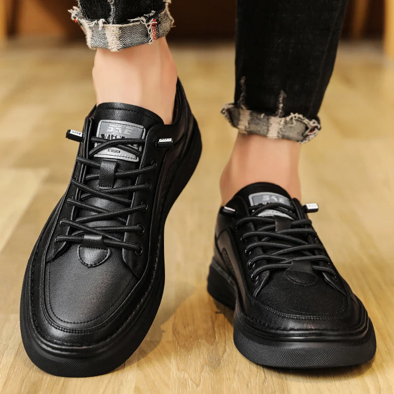 Men's Slip On Casual Shoes Summer Breathable Lightweight Soft-Sole Outdoor Flat Walking Shoes Fashion Student White Board Shoes