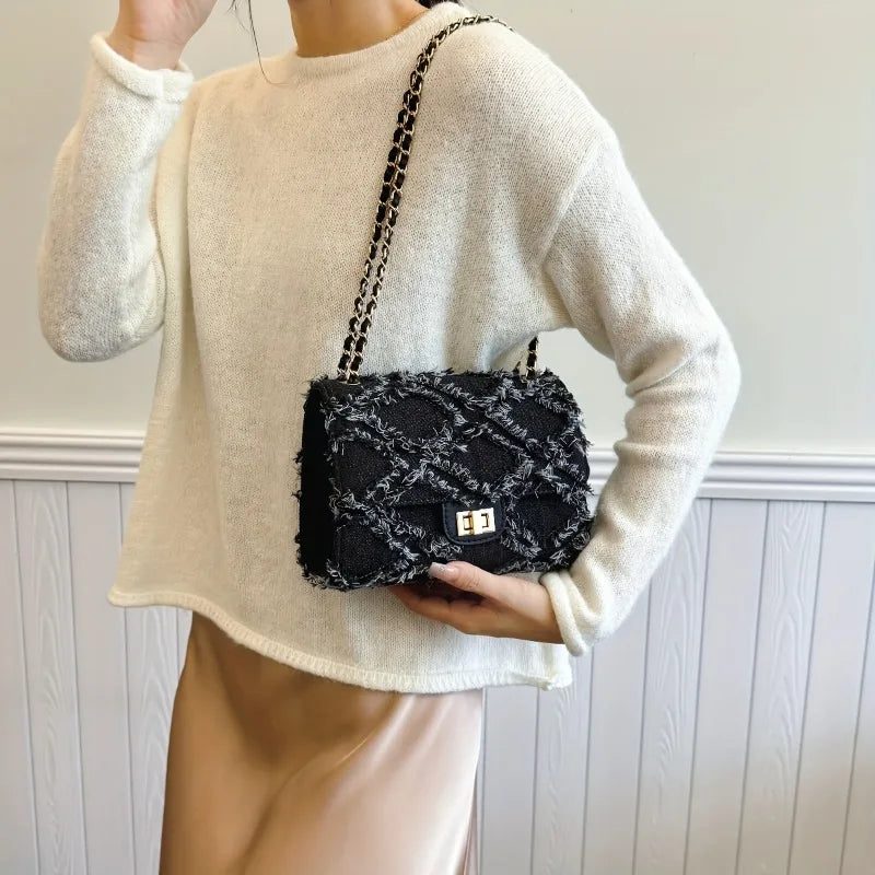 1PC Ladies' fashionable armpit handbag, Featuring an Exquisite Lock And Chain Decoration, Ideal for Those Prefer This Bag Style