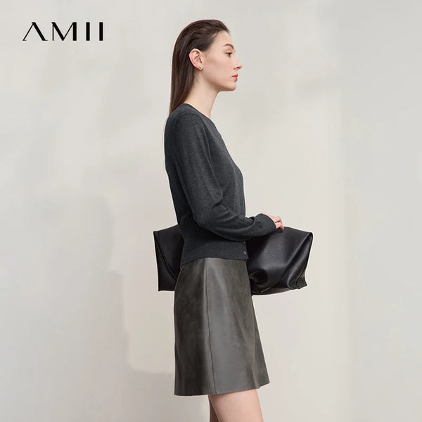 AMII Minimalist Women's Black Sweater 2026 Autumn Simple Commuting O Neck Pullover Long Sleeved Casual Knitted Tops 12523155