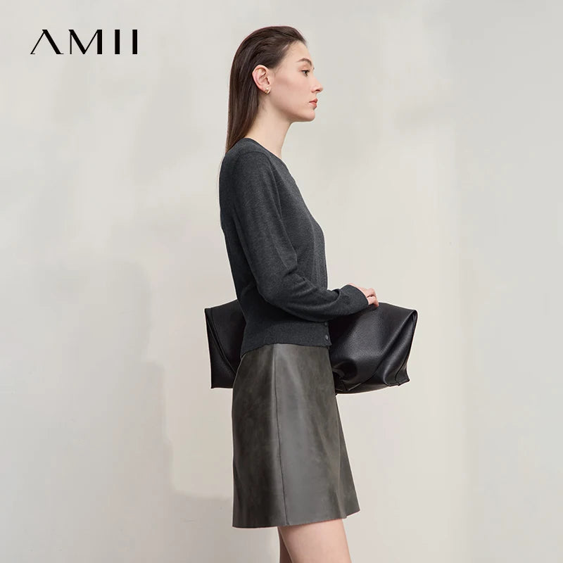 AMII Minimalist Women's Black Sweater 2026 Autumn Simple Commuting O Neck Pullover Long Sleeved Casual Knitted Tops 12523155