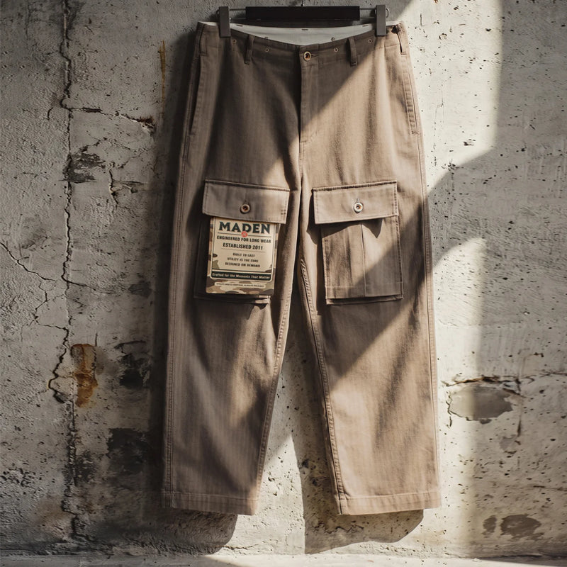 ខោ Maden Vintage M43 រចនាឡើងដោយពណ៌ Khaki Herringbone ត្បាញពីកប្បាស 100% មានហោប៉ៅច្រើន ស្រួលស្លៀក ស្អាត សមឥតខ្ចោះ សម្រាប់ធ្វើដំណើរ រដូវស្លឹកឈើជ្រុះ