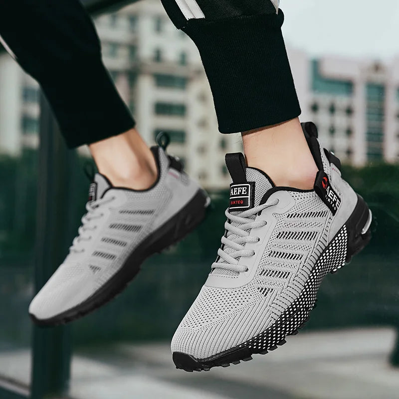 Men's high-quality casual sports shoes four seasons breathable light outdoor running shoes fashion soft-soled students sneakers
