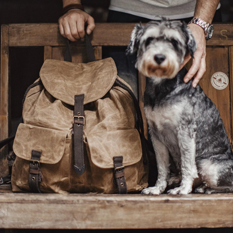 កាបូបស្ពាយ MADEN Heritage ធ្វើពីក្រណាត់ក្រមួនពណ៌ត្នោតសម្រាប់បុរស សមត្ថភាពធំ បិទបើកដោយមេដែក សម្ភារៈសម្រាប់ធ្វើការក្រៅផ្ទះ រចនាបែបខោខូវប៊យ