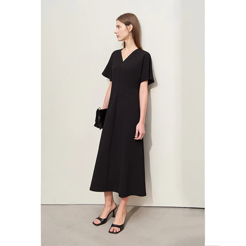 រ៉ូប Amii Minimalism សម្រាប់នារី រដូវក្តៅ ឆ្នាំ២០២៤ រ៉ូបថ្មី V-neck ដៃអាវ Raglan ស្ដើងវែង A-Line Chic ពណ៌ខ្មៅ សម្រាប់នារី 12442119