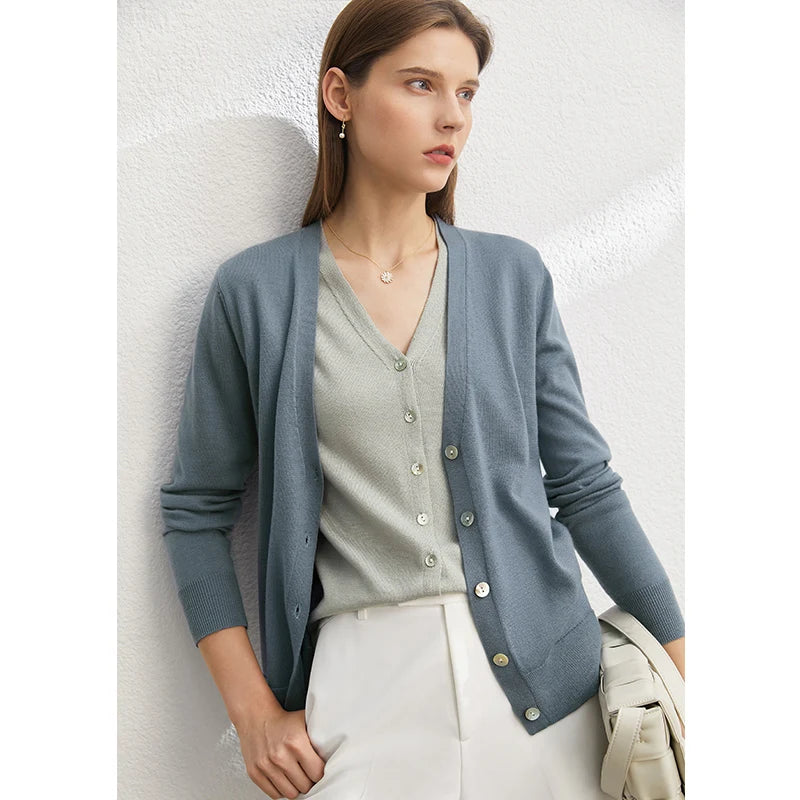 អាវក្រៅ Amii Minimalism Woolen Cardigan សម្រាប់ស្ត្រី រដូវស្លឹកឈើជ្រុះ ឆ្នាំ២០២៤ អាវក្រៅការិយាល័យថ្មី V-neck លាយបញ្ចូលគ្នាក្លែងក្លាយពីរ 12443205