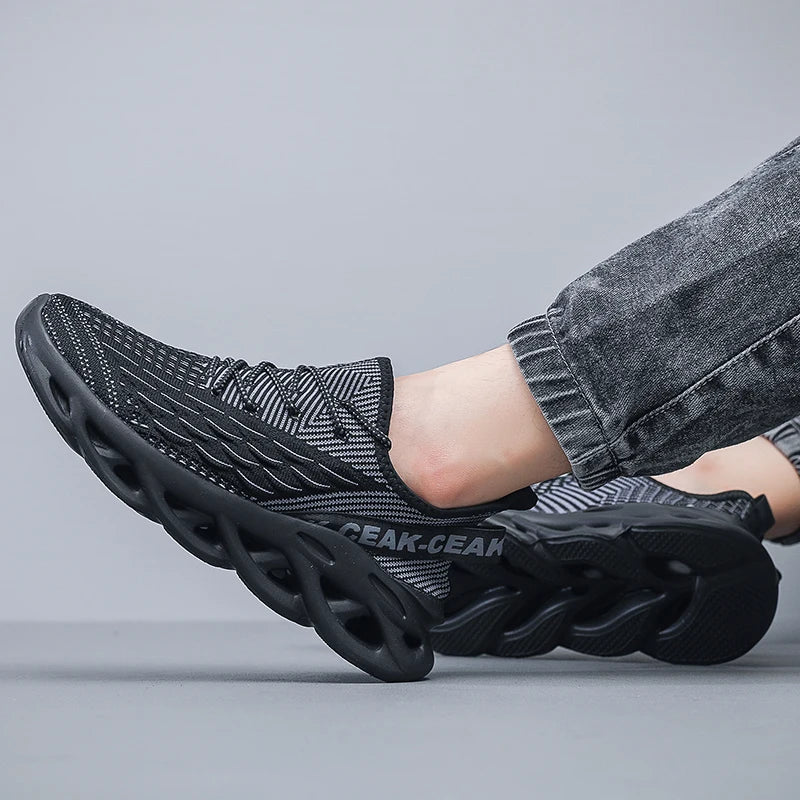 Men's light breathable casual sports shoes four seasons soft sole shock absorption outdoor running shoes students mesh sneakers
