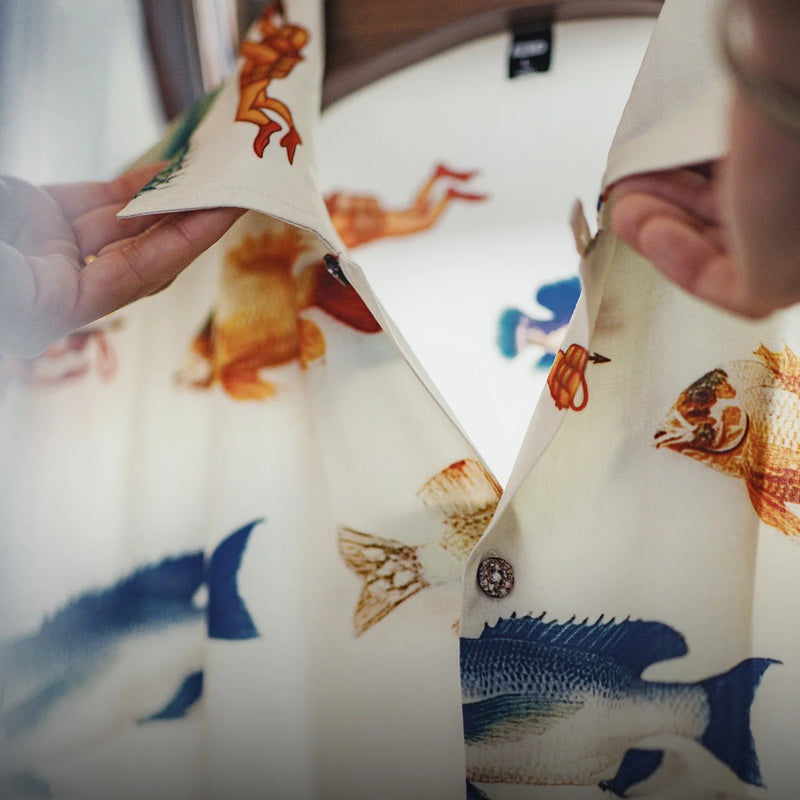 អាវយឺតបុរស Maden បែប Retro Hawaiian Fish Print Coloured Collar Shirt អាវដៃខ្លីរលុងស្រាលសម្រាប់រដូវក្តៅ អាវឆ្នេរខ្សាច់ កអាវគុយបា