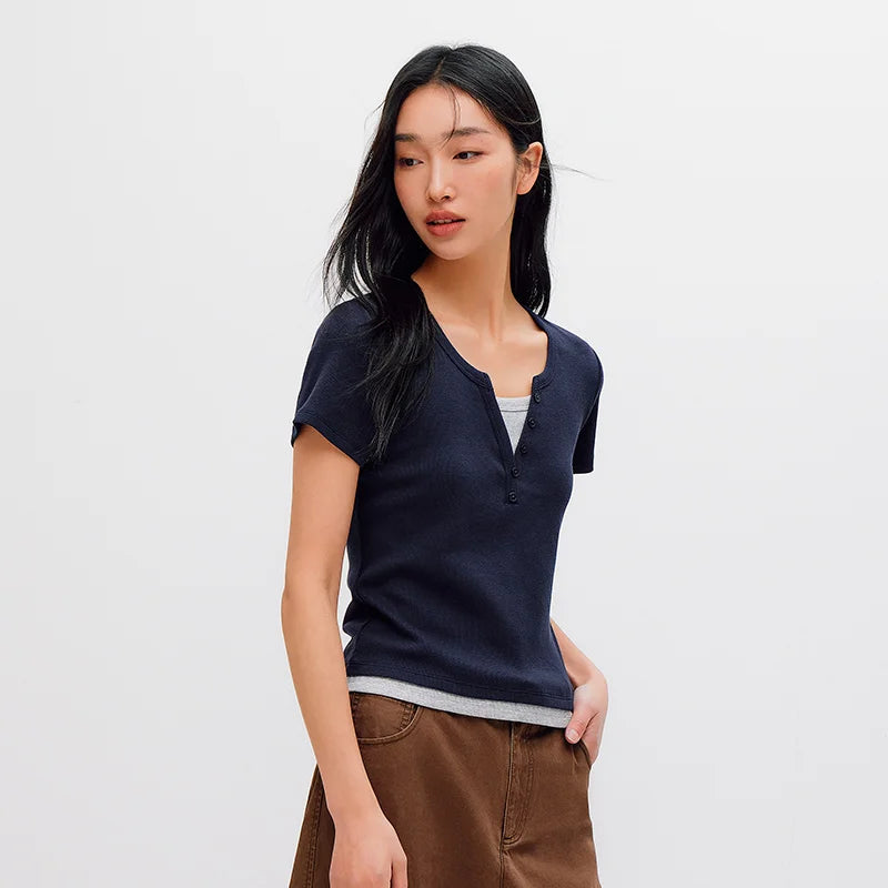 អាវយឺត Semir សម្រាប់នារី រាងខ្លី បែបស្រទន់ មើលទៅមានស្រទាប់ៗ ស្មាត្រង់ រដូវក្តៅ ឆ្នាំ២០២៦ ម៉ូដសាមញ្ញប្រចាំថ្ងៃ