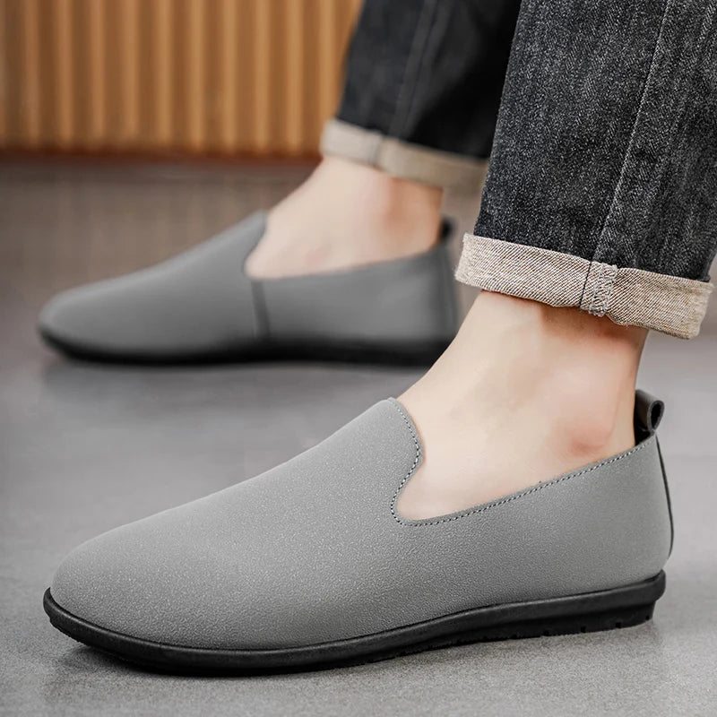 Men's Plus-Size Fashion Versatile Casual Shoes Breathable Soft Sole Four Seasons Non-Slip Comfort Outdoor Driving Leather Shoes