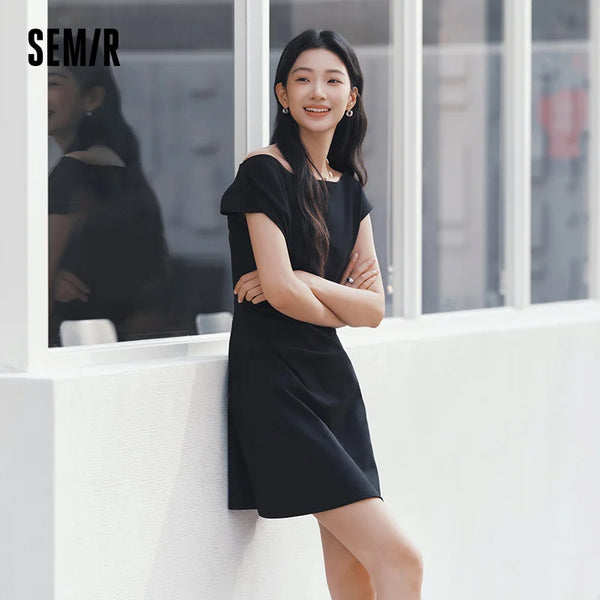 រ៉ូបស្ត្រី Semir ស្មាម្ខាង ក ចង្កេះផ្នត់ រឹង ត្រជាក់ មានអារម្មណ៍តូច រដូវក្តៅ 2026 រចនាប័ទ្មតិចតួចបំផុត ម៉ូដ អាវធំ