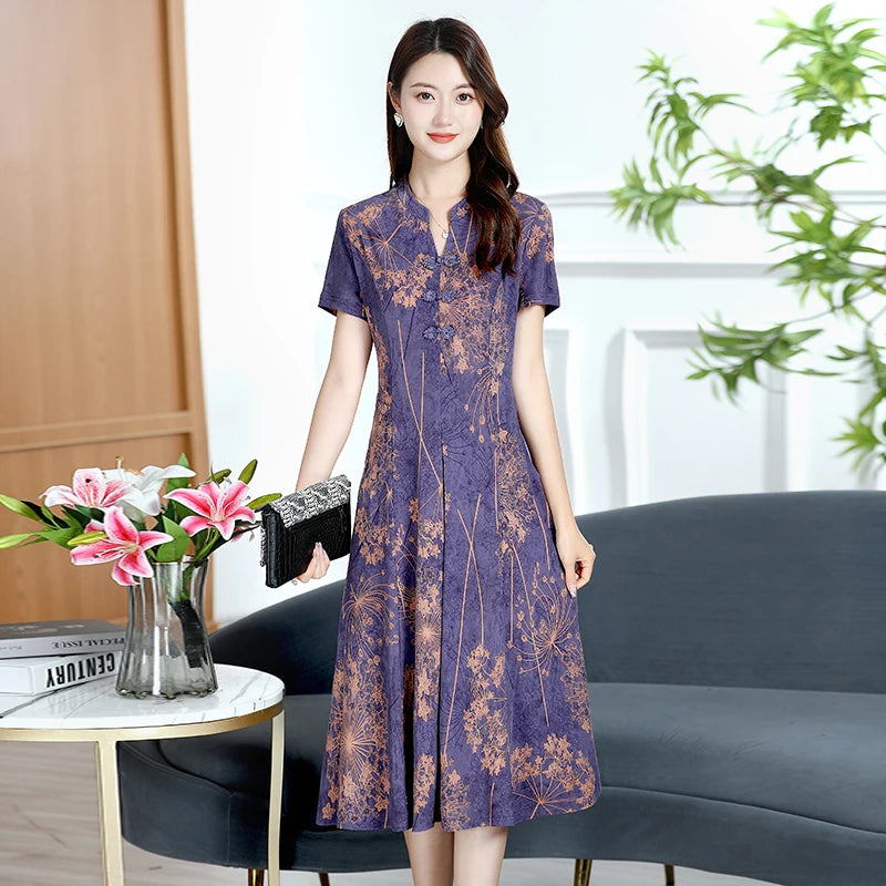 រ៉ូប Cheongsam បែបចិនបុរាណសម្រាប់នារី ដៃខ្លី ក V រាងដូចខ្សែក្រវាត់ រចនាផ្កា សម្រាប់នារីៗ