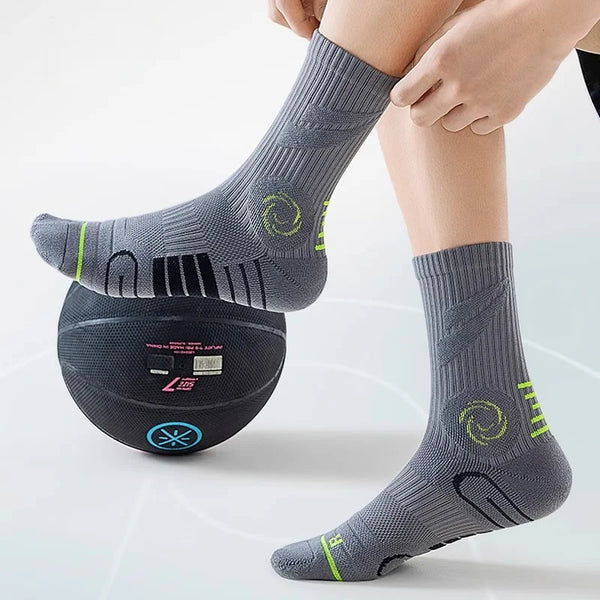 WRELS 1/2/3 Pairs Basketball Crew Socks Cushioned Athletic Socks Men Women Moisture Wicking Arch Support Running Sports Socks