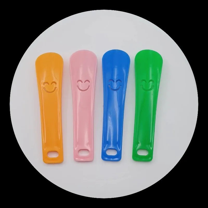 2pcs Joyful Face Portable Shoehorn - Durable Plastic, Easy To Wear Leather Shoes, Sneakers, Boots, Hand Washable.