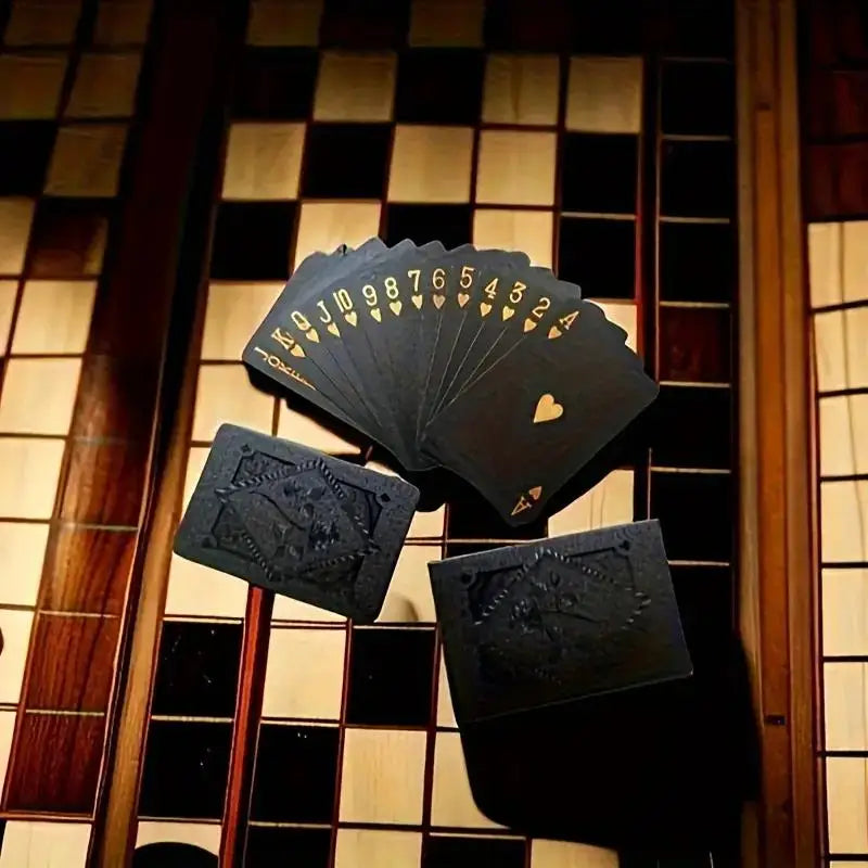 ឈុតបៀប៉ូកឃើពណ៌ខ្មៅមាស Magic មិនជ្រាបទឹក - សំណុំកាដូហ្គេមក្តារកម្រិតជាន់ខ្ពស់សម្រាប់មនុស្សពេញវ័យ បៀលេងធន់ជាប់បានយូរ