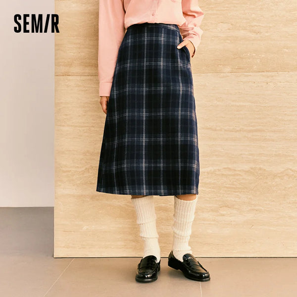 សំពត់ស្ត្រី Semir លំនាំប៉ាក់រោមចៀមសិប្បនិម្មិតវែងបំបែកជាខ្សែ A រចនាប័ទ្ម Vintage ឆ្លាតវៃធម្មតារដូវរងា Midi សំពត់ Urban Workwear Style 2026