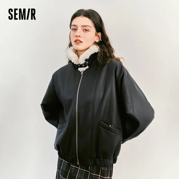 អាវធំស្ត្រី Semir ស្បែក PU សិប្បនិម្មិត រោមចៀមសិប្បនិម្មិត រចនាបថបែបបន្ទះ កអាវបត់ចុះក្រោម ទំហំធំ សមល្មម រចនាប័ទ្មធម្មតាសម្រាប់ទីក្រុង ឆ្នាំ២០២៦ រដូវរងា