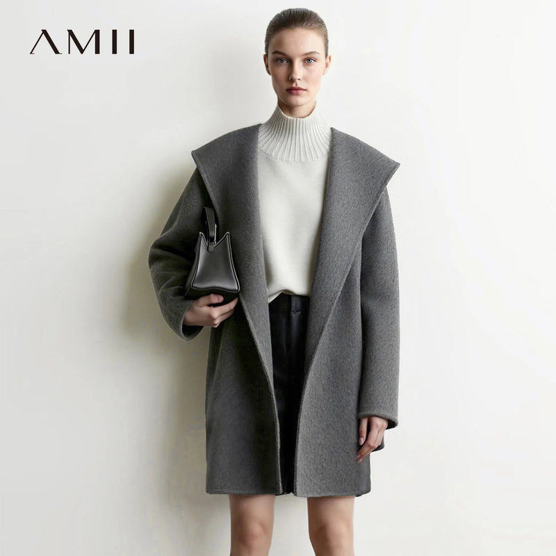 អាវរោមចៀម Amii មានមួកពីរជាន់ បើកចំហរខាងមុខ ប្រវែងមធ្យម រលុង ក្តៅ សម្រាប់ធ្វើដំណើរ អាវរដូវរងាសម្រាប់នារី រចនាប័ទ្មតិចតួចបំផុត ឆ្នាំ២០២៦ លេខ ១២៦២៤០៣៩