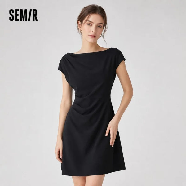 រ៉ូបស្ត្រី Semir ស្មាម្ខាង ក ចង្កេះផ្នត់ រឹង ត្រជាក់ មានអារម្មណ៍តូច រដូវក្តៅ 2026 រចនាប័ទ្មតិចតួចបំផុត ម៉ូដ អាវធំ