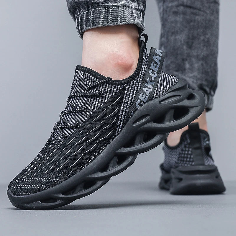 Men's light breathable casual sports shoes four seasons soft sole shock absorption outdoor running shoes students mesh sneakers