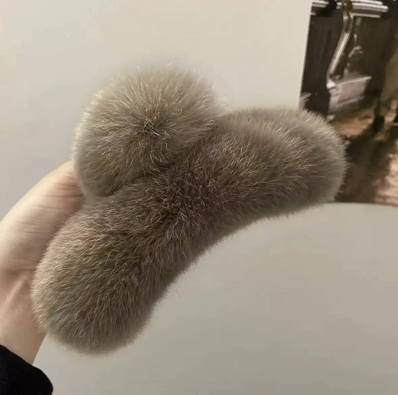 1/2Pcs Large Fluffy Hair Claw Clip, Women Elegant Plush Shark Clip, Autumn Winter Fuzzy Hair Grab for Daily Hair Styling