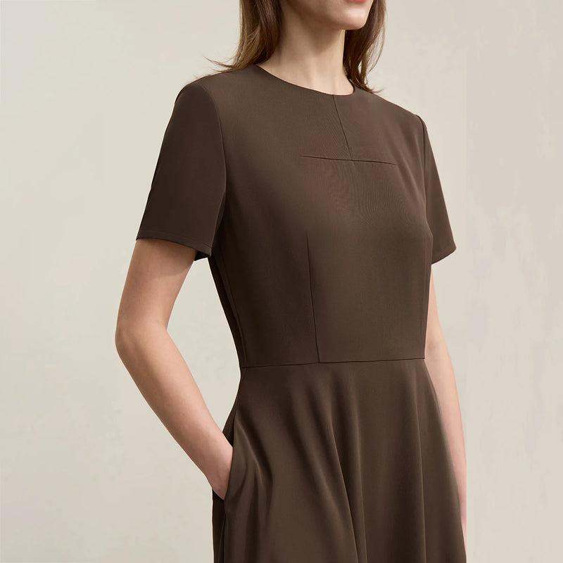 រ៉ូប Amii Womens រដូវស្លឹកឈើជ្រុះឆ្នាំ ២០២៦ រ៉ូបសម្រាប់ធ្វើដំណើរ រ៉ូបក O រាងហោប៉ៅ ចង្កេះស្ដើង សម្លៀកបំពាក់នារី រ៉ូបដៃខ្លីរាងអក្សរ A 12621061