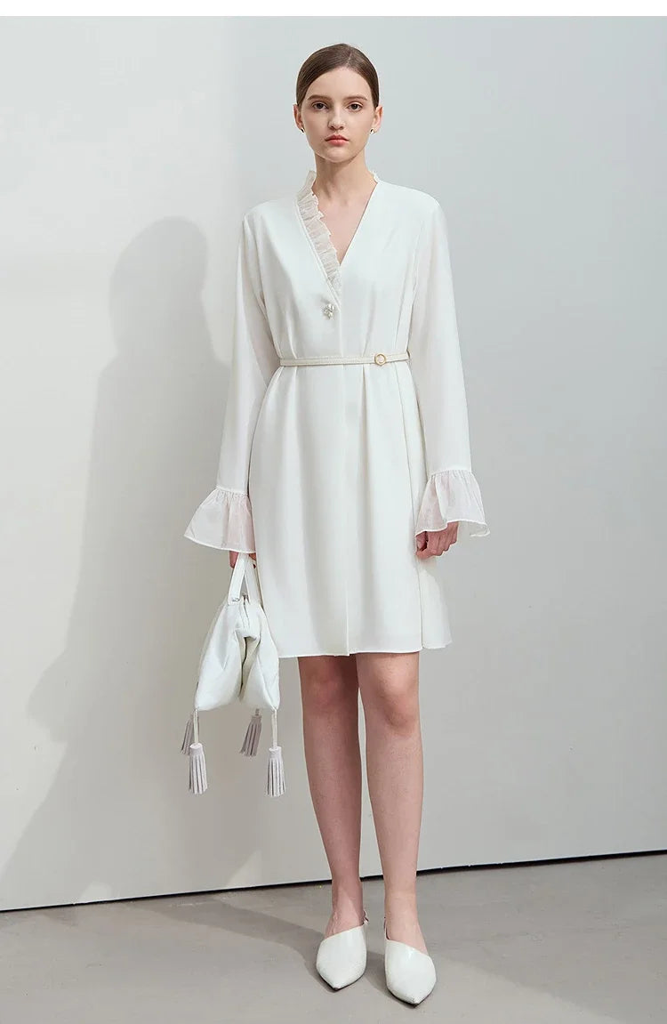 AMII រ៉ូប Chiffon សាមញ្ញសម្រាប់នារី រដូវស្លឹកឈើជ្រុះឆ្នាំ ២០២៥ ថ្មី រចនាប័ទ្មបារាំង សម្រាប់អ្នកធ្វើដំណើរ ប៊ូតុងផ្ការាងអក្សរ V ស្ដើង 12511079