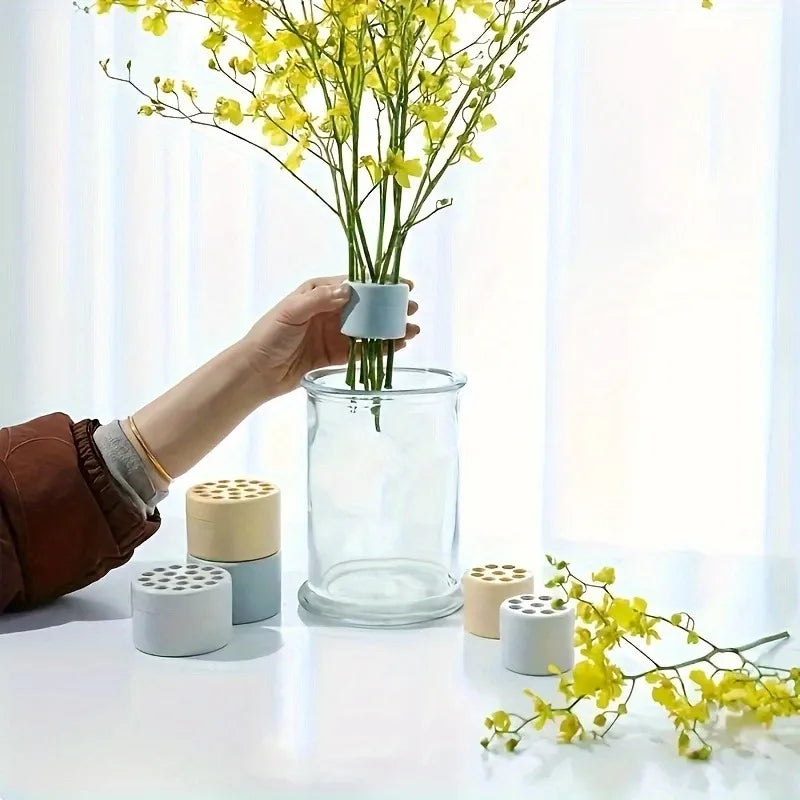 2pcs Spiral Flower Stem Holders, Transparent Plastic Flower Arrangement Holder Compatible with Large and Small Flower Stems.